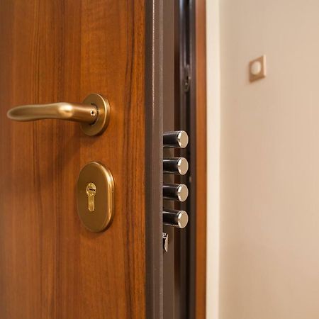 Pretty Rooms In Gold And Blue Apartment In Safe Central Area Athens Luaran gambar