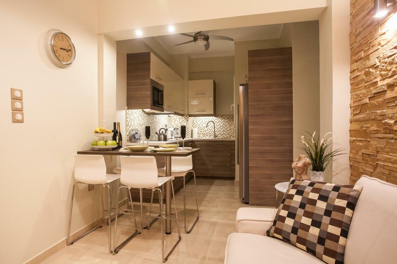 Pretty Rooms In Gold And Blue Apartment In Safe Central Area Athens Luaran gambar