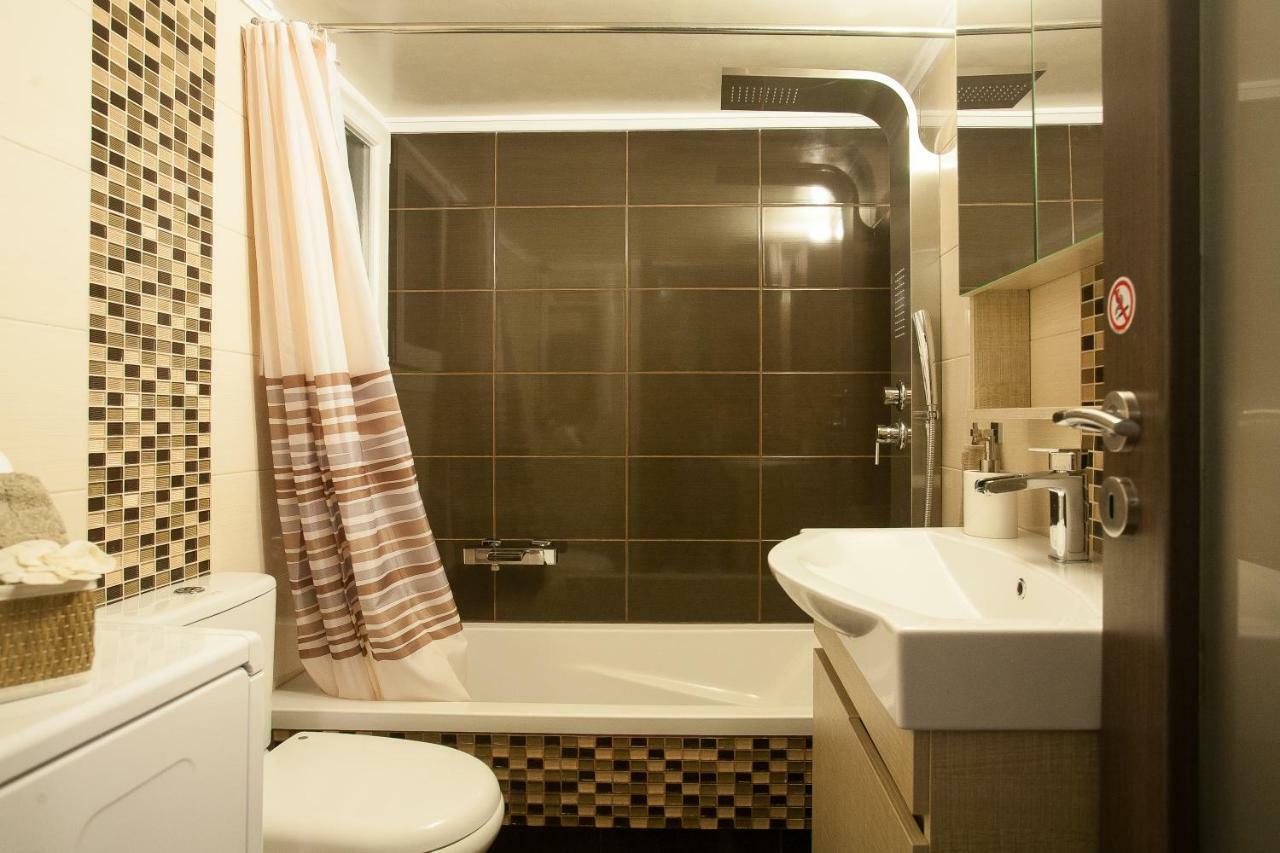 Pretty Rooms In Gold And Blue Apartment In Safe Central Area Athens Luaran gambar